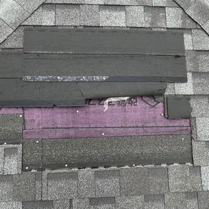 台風の屋根破損の修理（ファイバーグラスシングル材）（大分県大分市）
